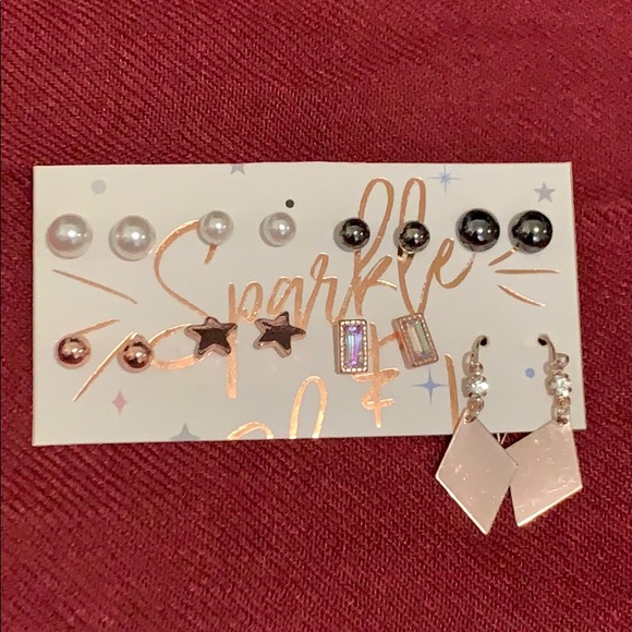 8 sets of earrings. With two FREE rings!! - Picture 1 of 5